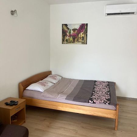 Апартаменты Apartman Iskra Биела Экстерьер фото