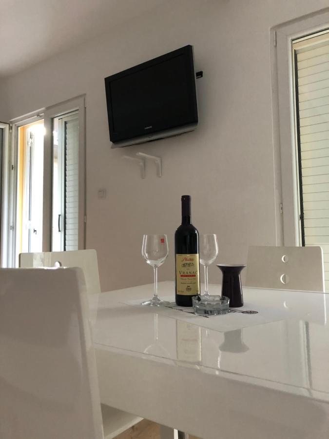 Апартаменты Apartman Iskra Биела Экстерьер фото