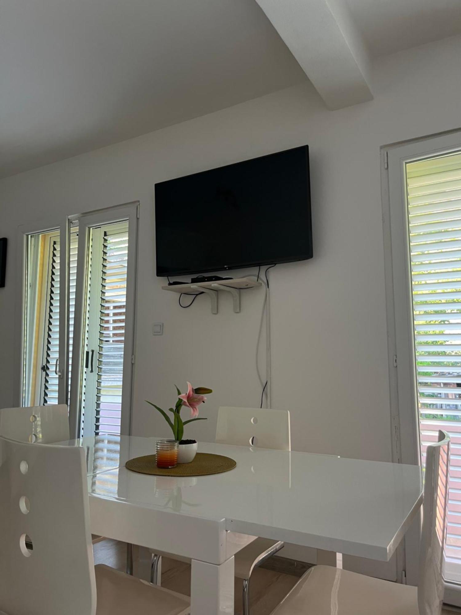 Апартаменты Apartman Iskra Биела Экстерьер фото
