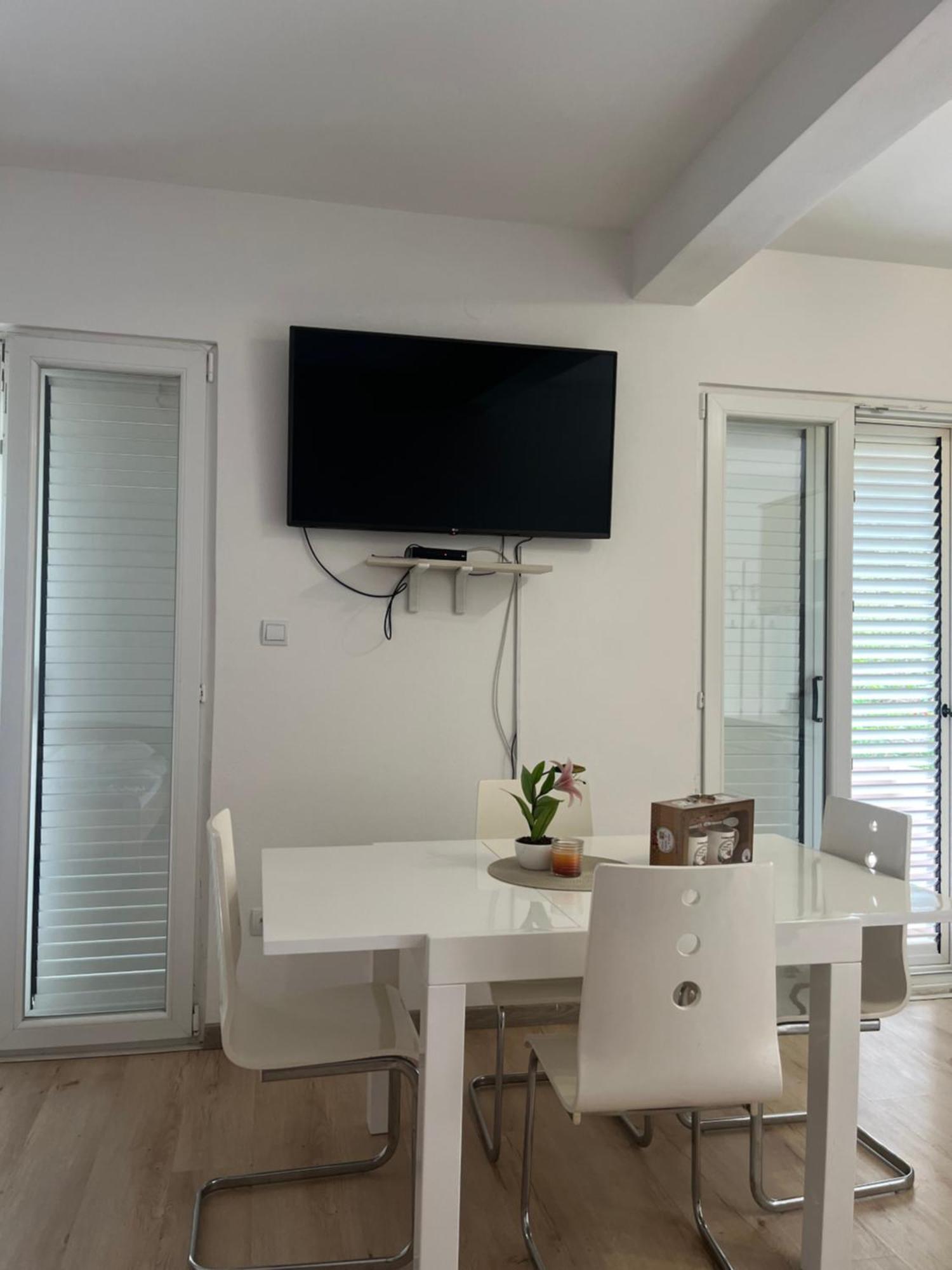 Апартаменты Apartman Iskra Биела Экстерьер фото