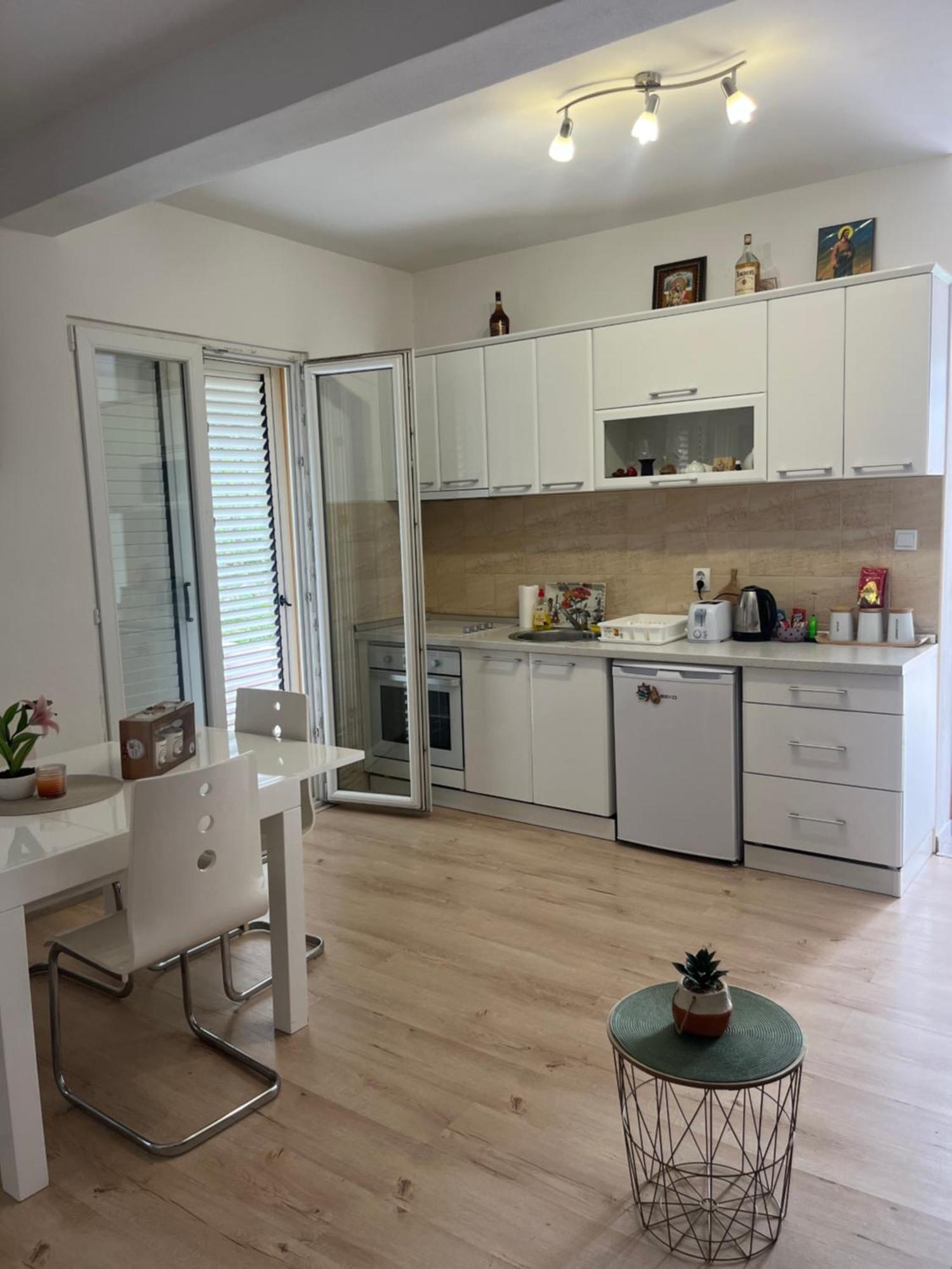 Апартаменты Apartman Iskra Биела Экстерьер фото